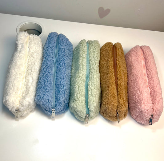 Trousse en peluche laineuse