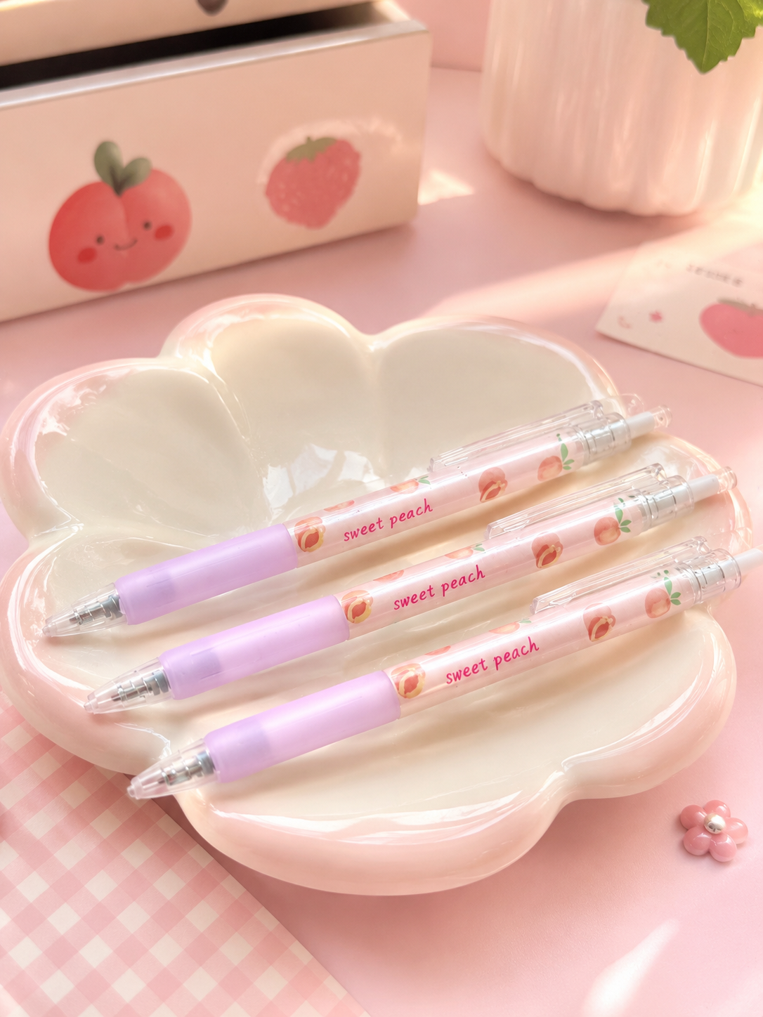 Stylo bille kawaii Sweet Peach avec grip lilas et motifs pêches