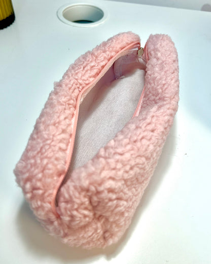 Trousse en peluche laineuse