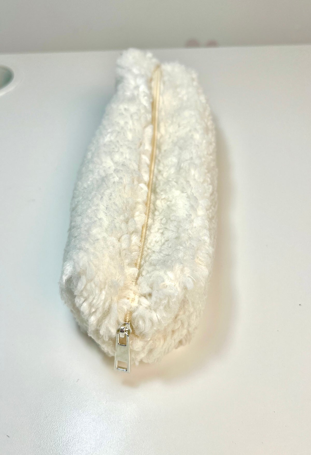 Trousse en peluche laineuse