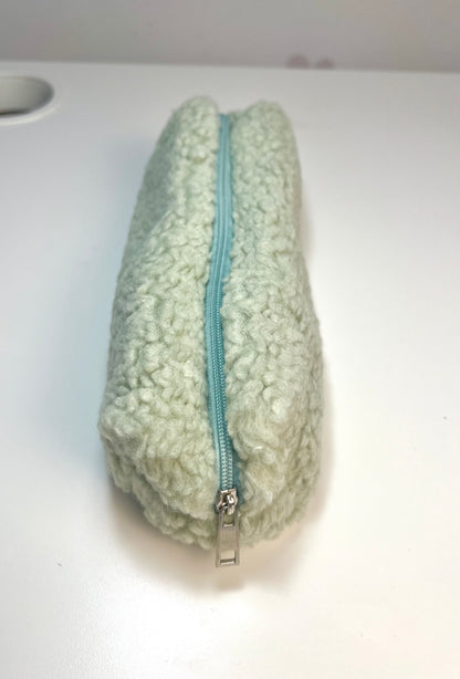 Trousse en peluche laineuse