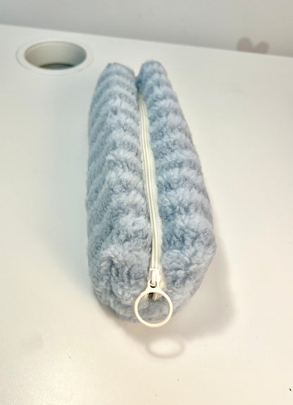 Trousse en peluche rayée
