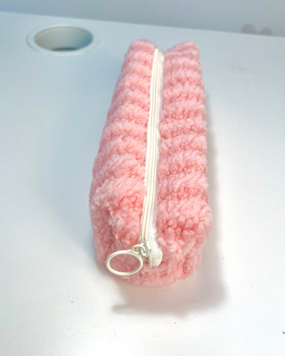 Trousse en peluche rayée