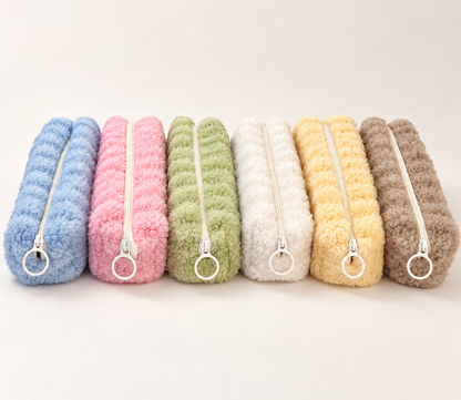 Trousse en peluche rayée